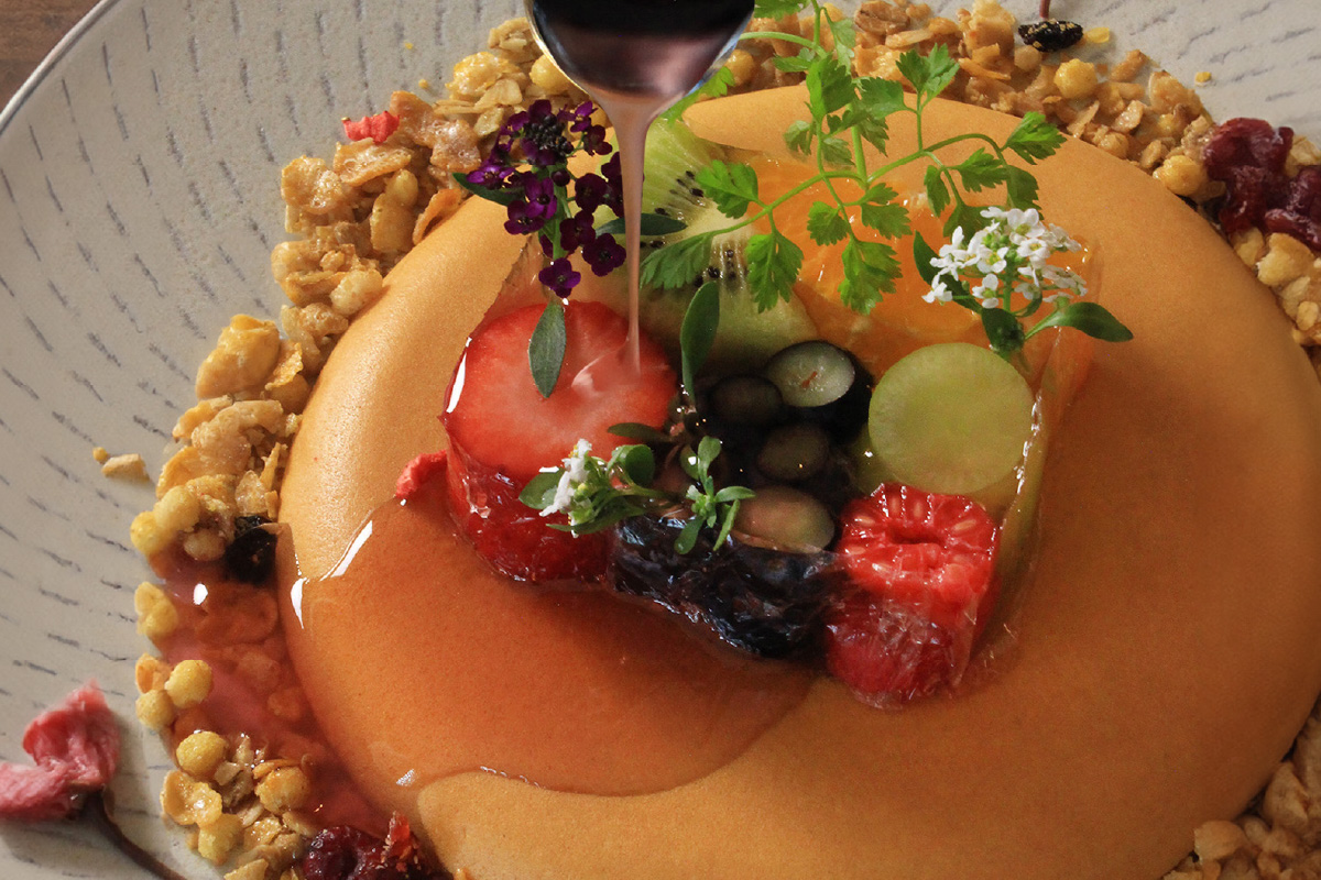 桜香る春の彩り フルーツテリーヌパンケーキ